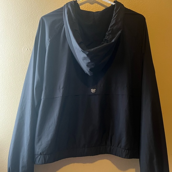 Black windbreaker - Picture 2 of 2